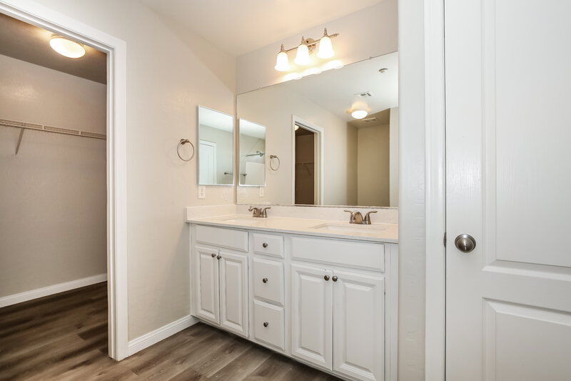 2,625/Mo, 6204 Joaquin Hills Ct Las Vegas, NV 89130 Main Bathroom View