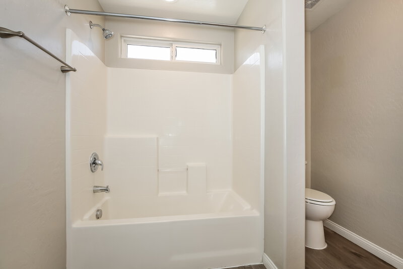 2,625/Mo, 6204 Joaquin Hills Ct Las Vegas, NV 89130 Main Bathroom View 2