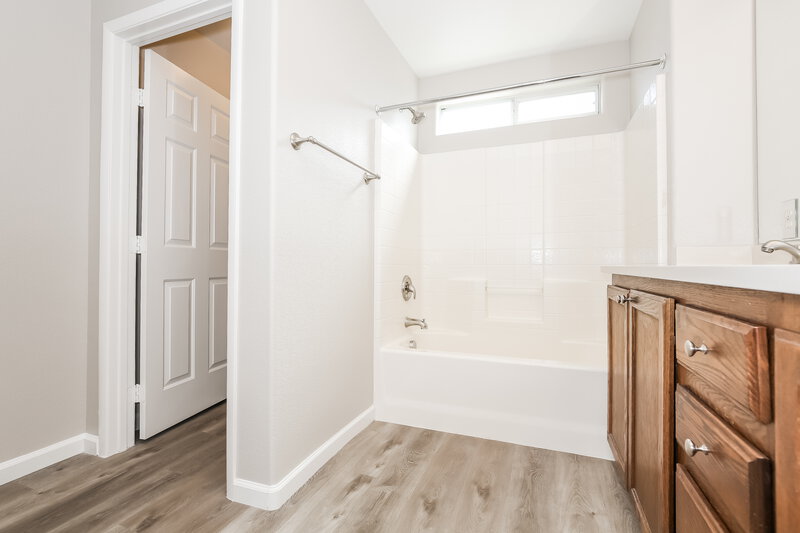 2,265/Mo, 3533 Terneza Ave North Las Vegas, NV 89081 Master Bathroom View