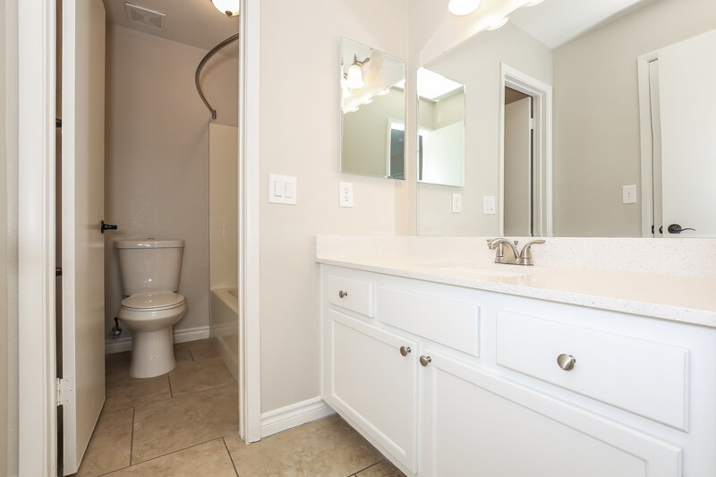 2,000/Mo, 7909 Rustic Canyon Court Las Vegas, NV 89131 Bathroom View