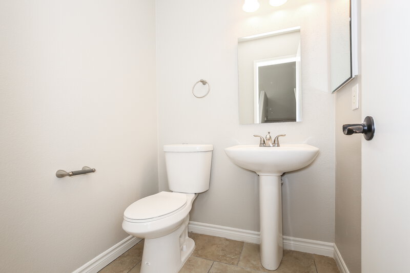 2,000/Mo, 7909 Rustic Canyon Court Las Vegas, NV 89131 Bathroom View 3