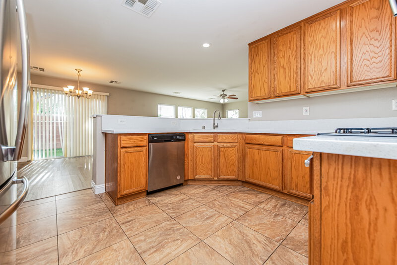 2,075/Mo, 5820 Gemstone Peak St North Las Vegas, NV 89031 Kitchen View