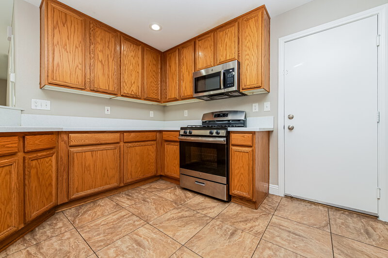 2,075/Mo, 5820 Gemstone Peak St North Las Vegas, NV 89031 Kitchen View 2