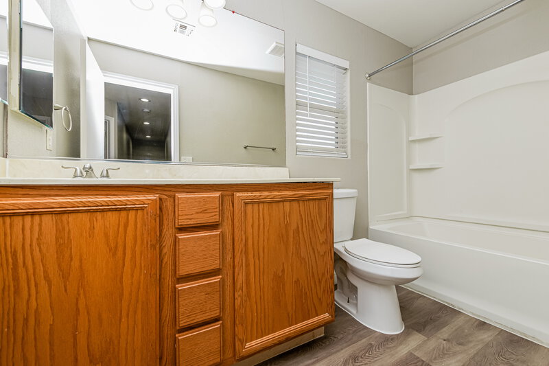 2,075/Mo, 5820 Gemstone Peak St North Las Vegas, NV 89031 Bathroom View
