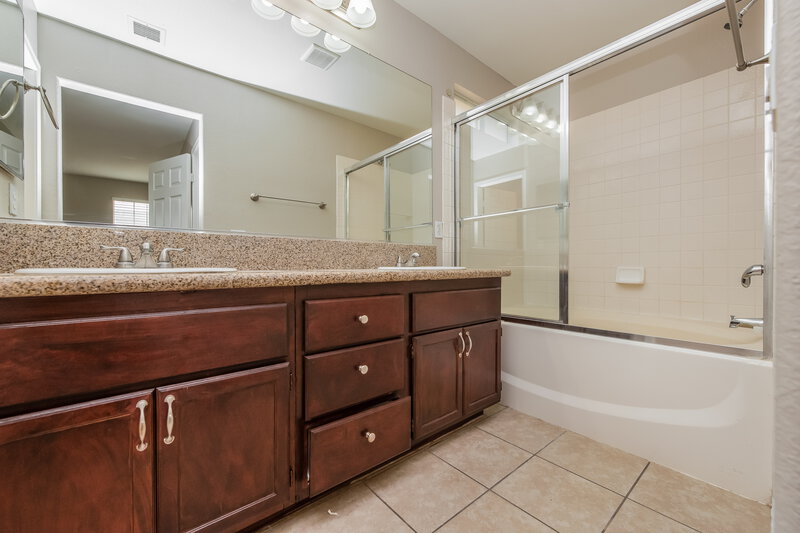 1,975/Mo, 1230 Maple Pines Avenue North Las Vegas, NV 89081 Main Bathroom View