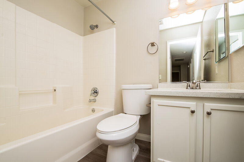 1,995/Mo, 7728 Donald Nelson Avenue Las Vegas, NV 89131 Bathroom View