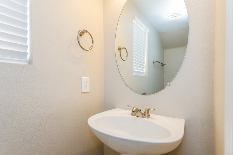 2,850/Mo, 7309 Bindweed Rd Las Vegas, NV 89113 Bathroom View