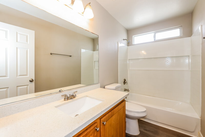 1,950/Mo, 7309 Bindweed Rd Las Vegas, NV 89113 Bathroom View