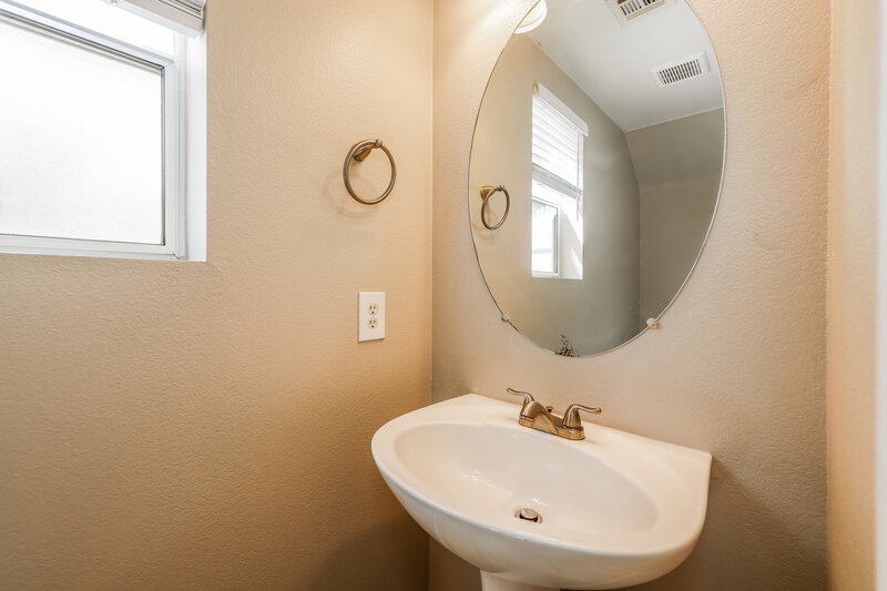 1,950/Mo, 7309 Bindweed Rd Las Vegas, NV 89113 Bathroom View 2