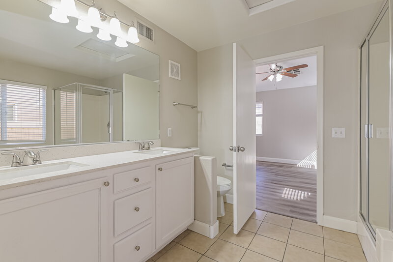 1,965/Mo, 3394 Wasatch Cedars St Las Vegas, NV 89122 Main Bathroom View