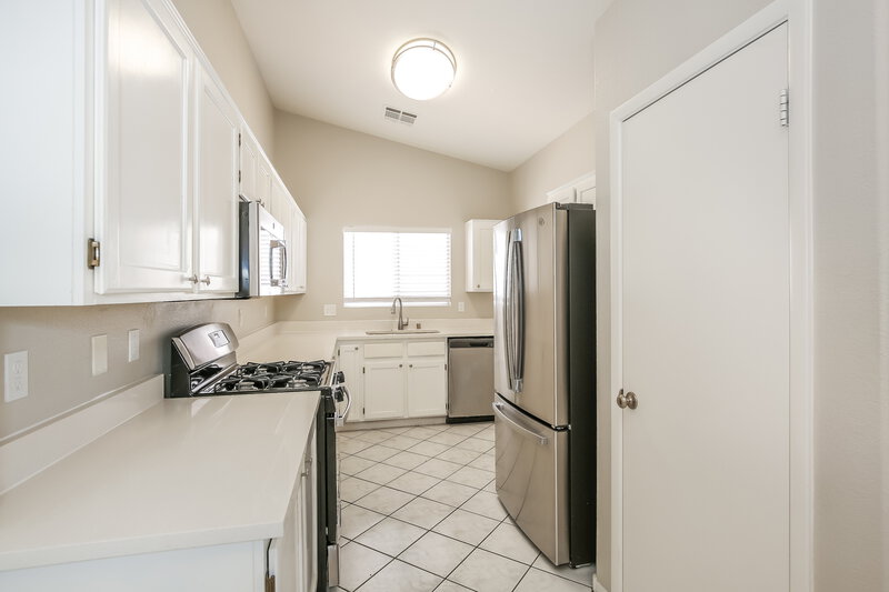 2,105/Mo, 3633 Nairobi Ln North Las Vegas, NV 89032 Kitchen View