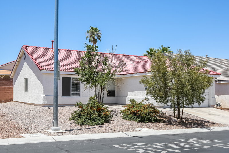 2,105/Mo, 3633 Nairobi Ln North Las Vegas, NV 89032 Rear View