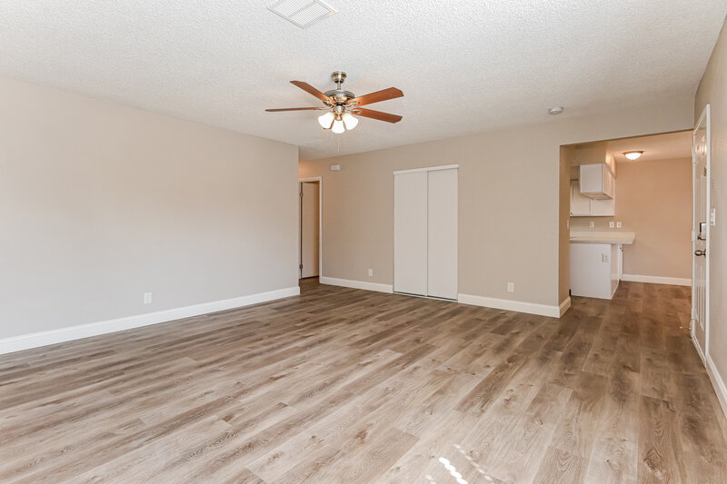 1,895/Mo, 523 Grimsby Ave Henderson, NV 89014 Living Room View 2