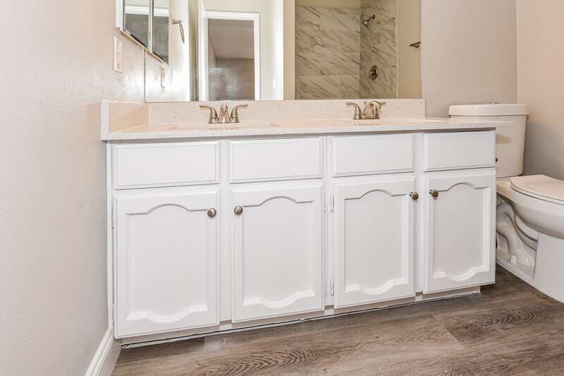 1,895/Mo, 523 Grimsby Ave Henderson, NV 89014 Main Bathroom View