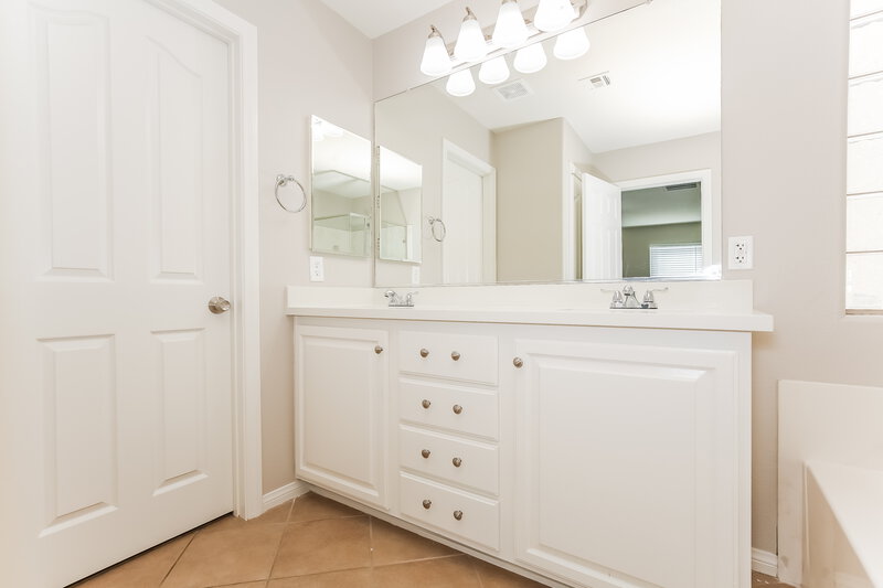 2,515/Mo, 10747 Iona Island Ave Las Vegas, NV 89166 Main Bathroom View