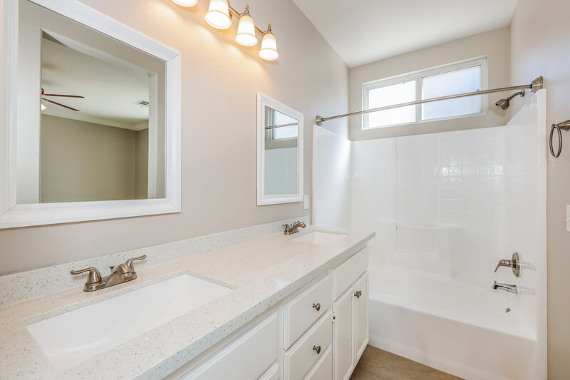 2,130/Mo, 486 Kirkstone Way Las Vegas, NV 89123 Main Bathroom View