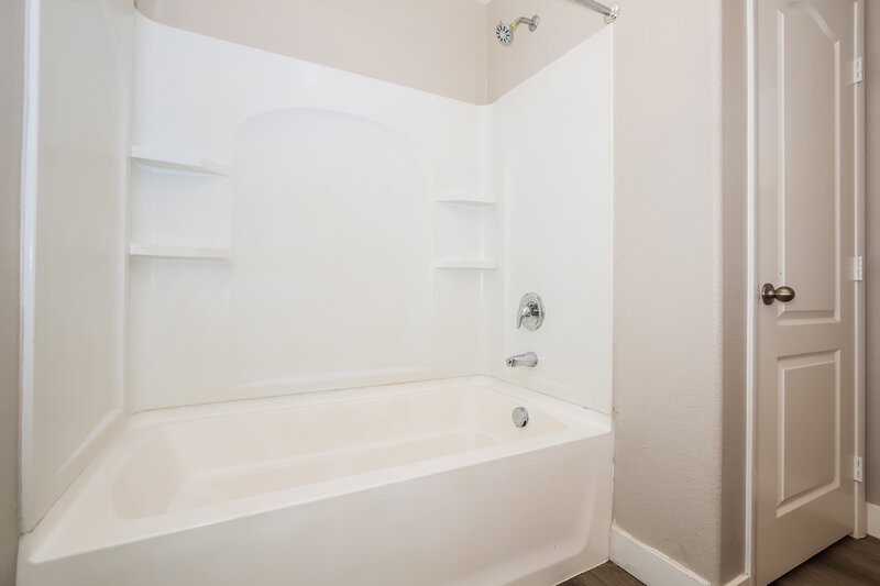 2,045/Mo, 7249 Huckaby Ave Las Vegas, NV 89179 Main Bathroom View