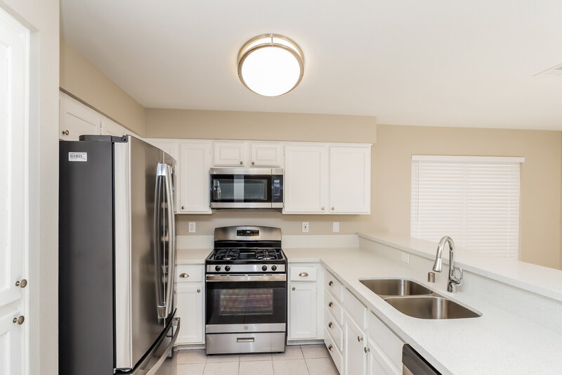 2,200/Mo, 2071 Club Crest Way Henderson, NV 89014 Kitchen View