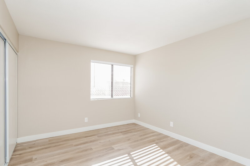 2,200/Mo, 2071 Club Crest Way Henderson, NV 89014 Bedroom View 2