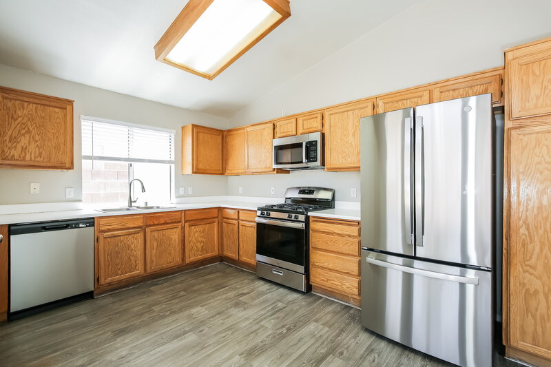 1,980/Mo, 1724 Villa Vista Way Las Vegas, NV 89128 Kitchen View