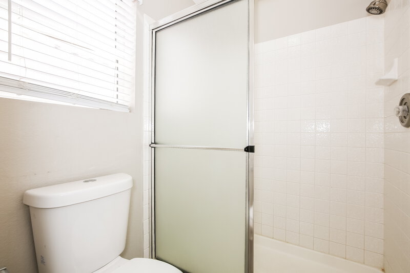 1,980/Mo, 1724 Villa Vista Way Las Vegas, NV 89128 Main Bathroom View 2