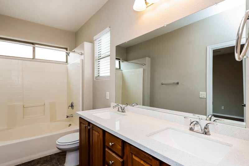 2,055/Mo, 604 Sumatra Pl Henderson, NV 89011 Main Bathroom View