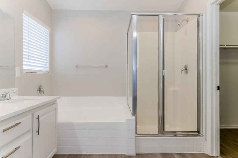 2,970/Mo, 595 Marlberry Pl Henderson, NV 89015 Main Bathroom View
