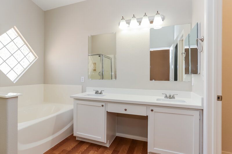 2,055/Mo, 1544 Gaber Ct North Las Vegas, NV 89032 Main Bathroom View