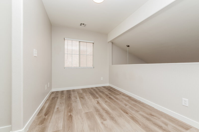 2,085/Mo, 9436 Plover Falls Ave Las Vegas, NV 89149 Loft View