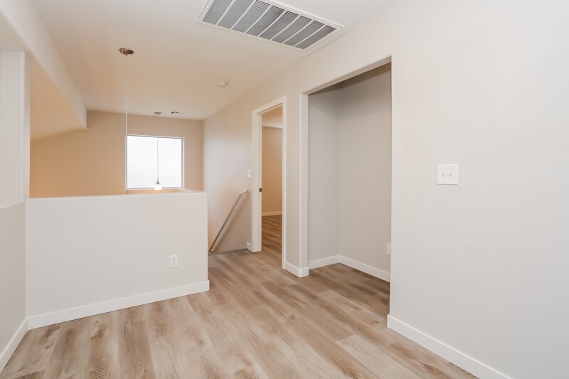 2,205/Mo, 9436 Plover Falls Ave Las Vegas, NV 89149 Loft View 2