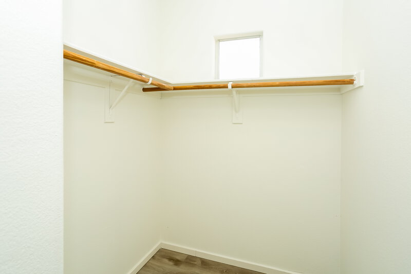 2,205/Mo, 9436 Plover Falls Ave Las Vegas, NV 89149 Walk In Closet View