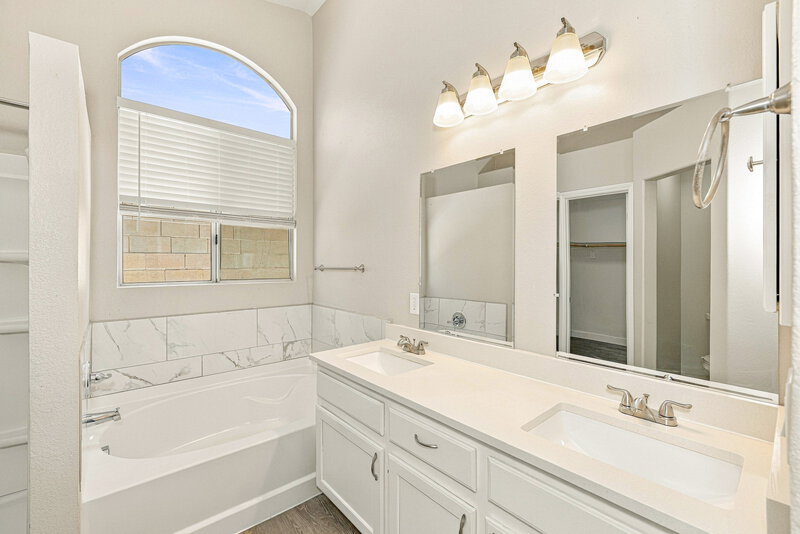 2,110/Mo, 922 Strider Dr Henderson, NV 89015 Primary Bathroom View