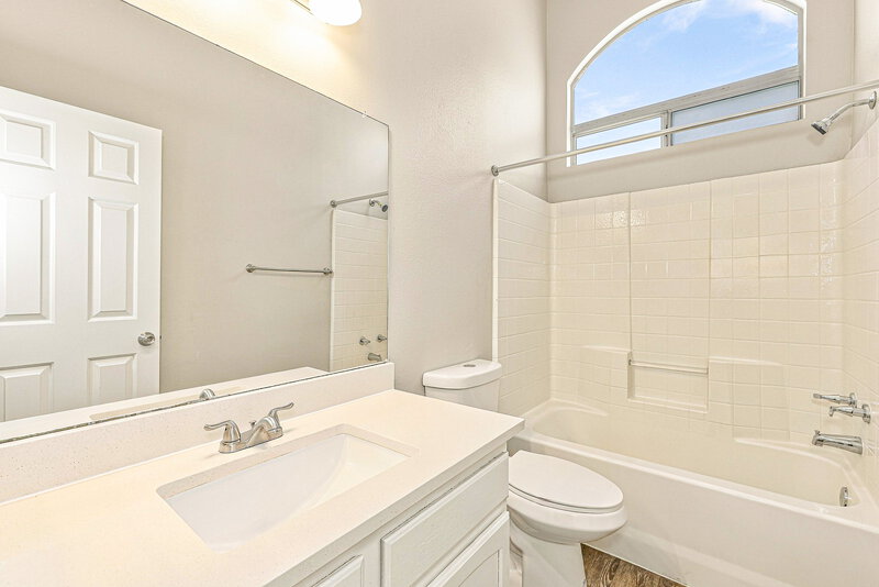 2,110/Mo, 922 Strider Dr Henderson, NV 89015 Bathroom View