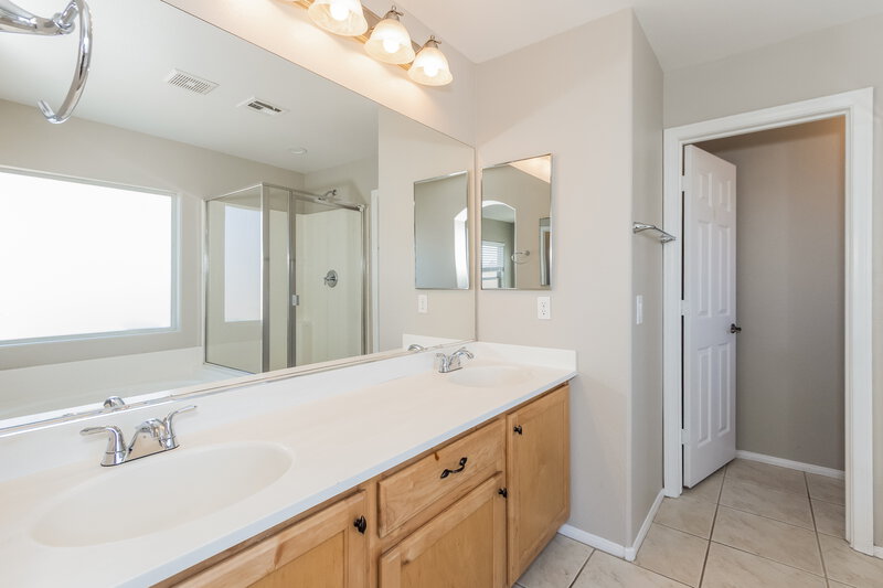 2,020/Mo, 561 Fork Mesa Ct Henderson, NV 89015 Main Bathroom View