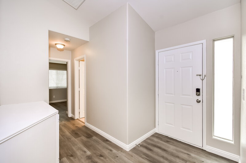 2,870/Mo, 3921 Marble Mountain St Las Vegas, NV 89129 Foyer View