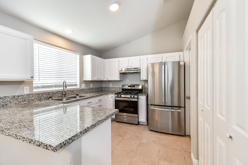 2,870/Mo, 3921 Marble Mountain St Las Vegas, NV 89129 Kitchen View 2