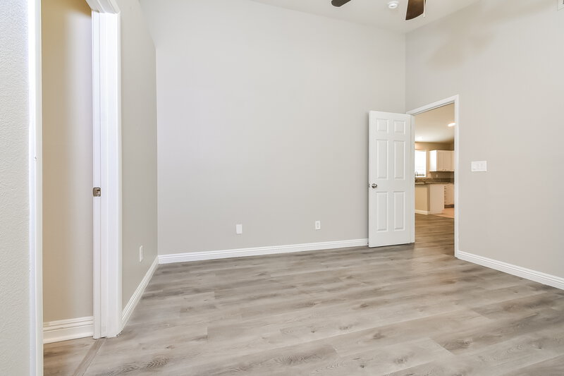 2,870/Mo, 3921 Marble Mountain St Las Vegas, NV 89129 Main Bedroom View 2