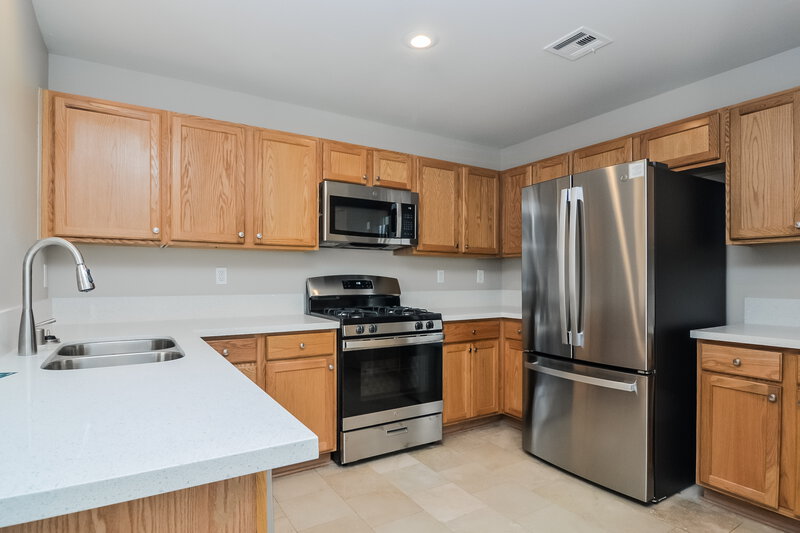 2,900/Mo, 9253 Millikan Ave Las Vegas, NV 89148 Kitchen View 2