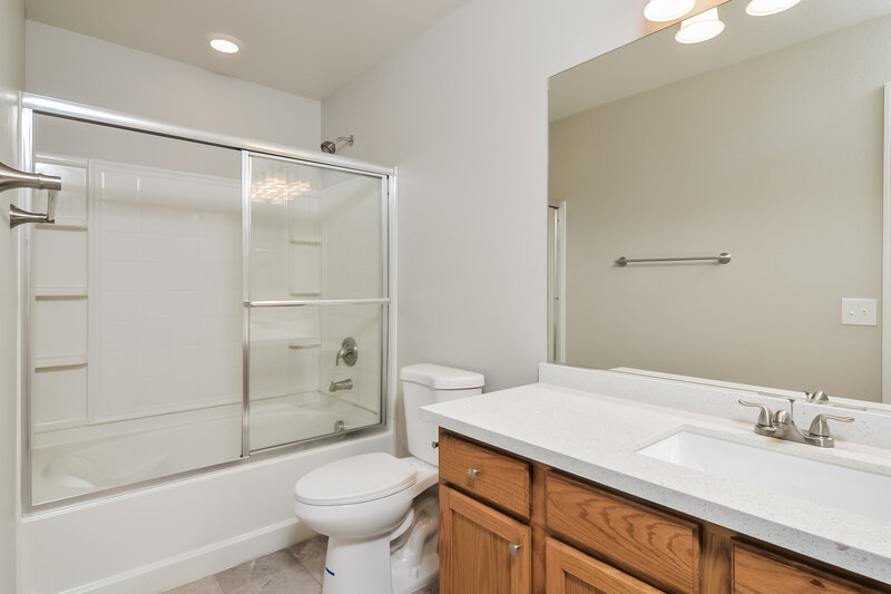2,900/Mo, 9253 Millikan Ave Las Vegas, NV 89148 Main Bathroom View
