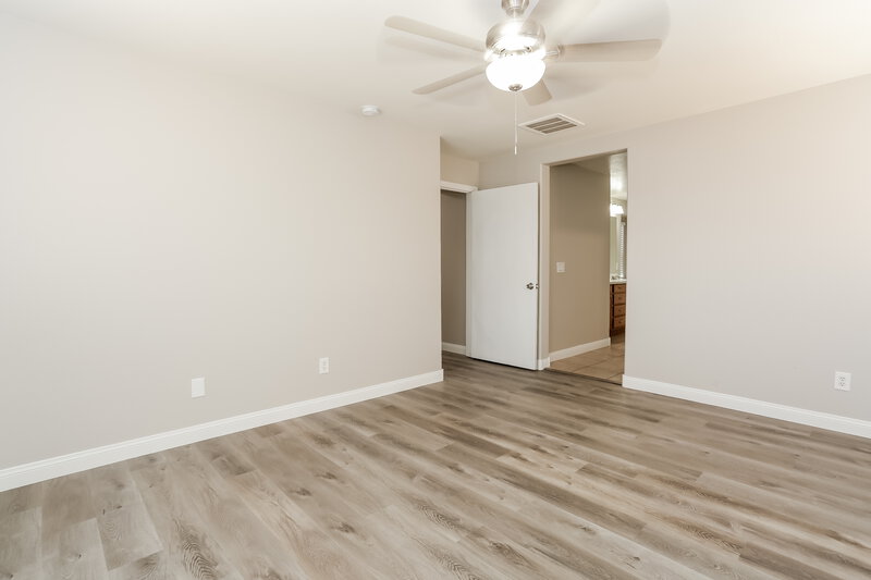 2,125/Mo, 5412 Whisper Bluff St North Las Vegas, NV 89031 Main Bedroom View 2