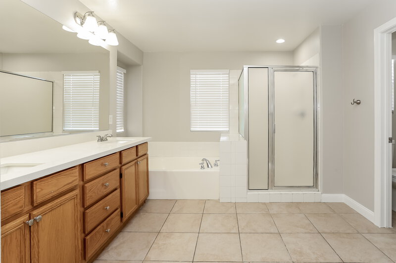 2,125/Mo, 5412 Whisper Bluff St North Las Vegas, NV 89031 Main Bathroom View