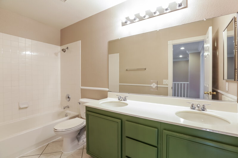 2,970/Mo, 6558 Candy Apple Cir Las Vegas, NV 89142 Bathroom View