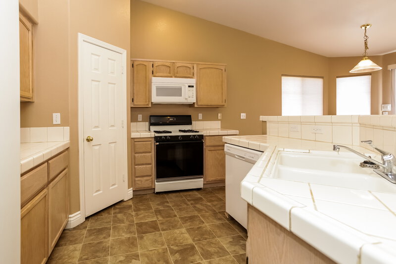 2,335/Mo, 3826 Coleman St North Las Vegas, NV 89032 Kitchen View