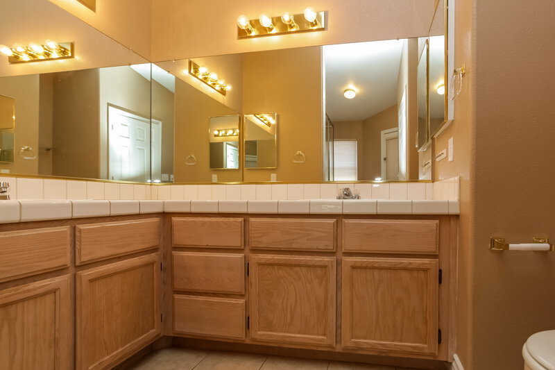 2,335/Mo, 3826 Coleman St North Las Vegas, NV 89032 Master Bathroom View