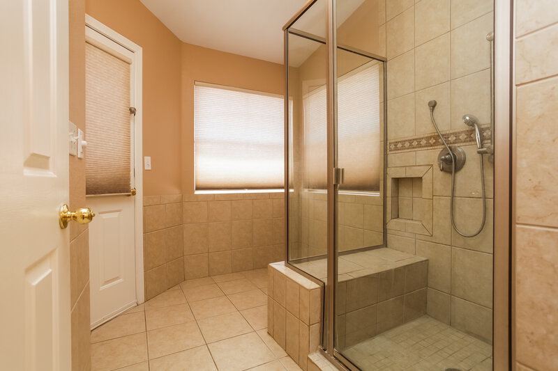 2,335/Mo, 3826 Coleman St North Las Vegas, NV 89032 Master Bathroom View 2