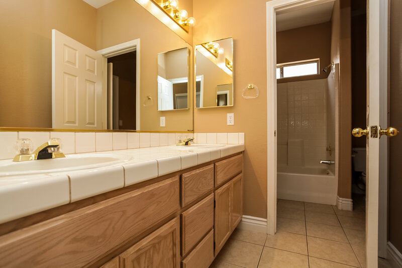 2,335/Mo, 3826 Coleman St North Las Vegas, NV 89032 Bathroom View