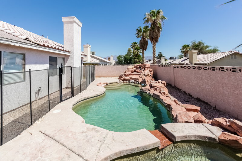 2,335/Mo, 3826 Coleman St North Las Vegas, NV 89032 Pool View