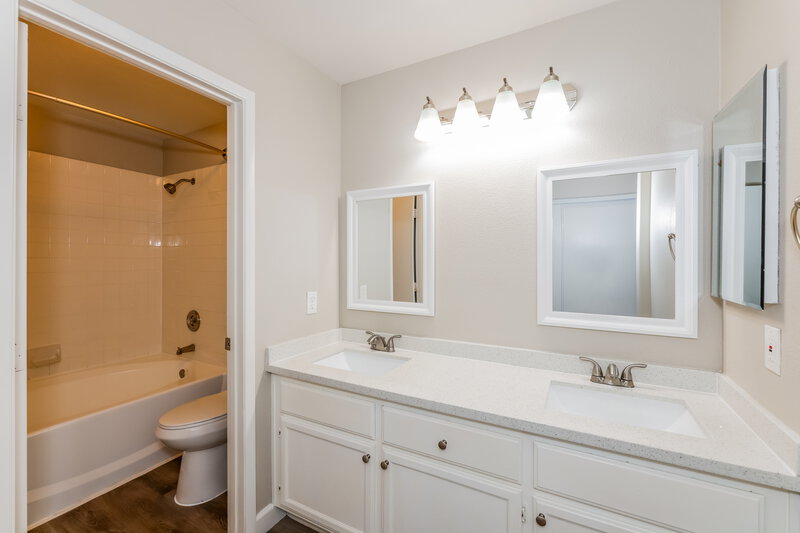 2,125/Mo, 2385 Cliffwood Dr Henderson, NV 89074 Main Bathroom View