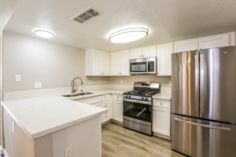 2,080/Mo, 6373 Rose Tree Ln Las Vegas, NV 89156 Kitchen View 2