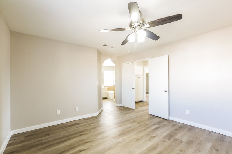 2,080/Mo, 6373 Rose Tree Ln Las Vegas, NV 89156 Main Bedroom View 2